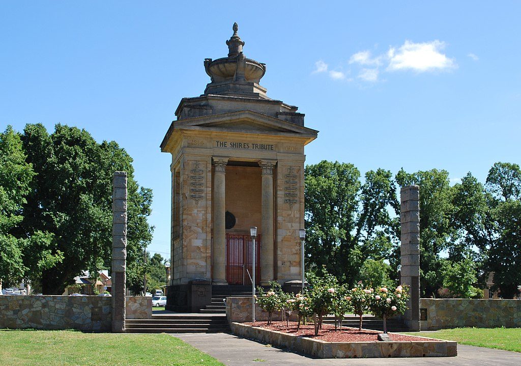The war memorial in Colac Memorial Square - Colac 6 Day Race