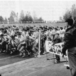 Black and white image of the Notts 10 mile road race in 1985. The start of the race on the athletics track.